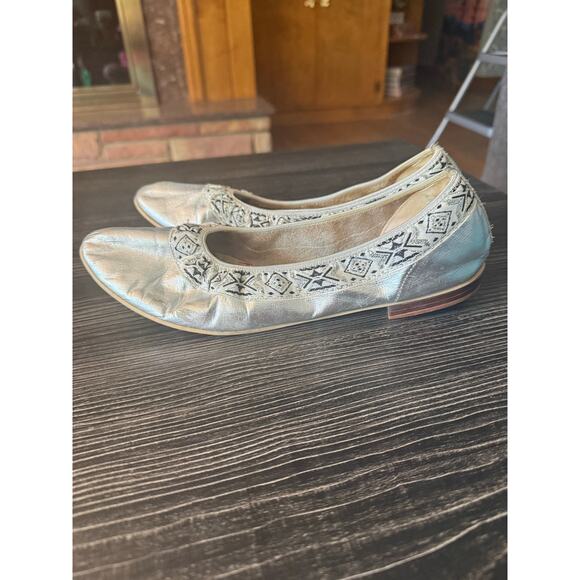 Vintage Guilfair Silver Leather Moccasins with Leather Soles Sz. 9 - Picture 2 of 5